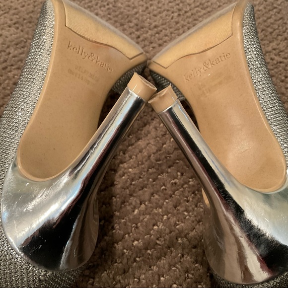 Silver sparkly heels for dress up - Picture 4 of 10